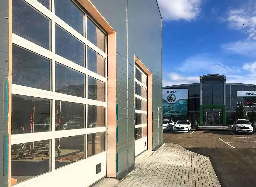 Ворота «АЛЮТЕХ» установлены в дилерском центре Skoda